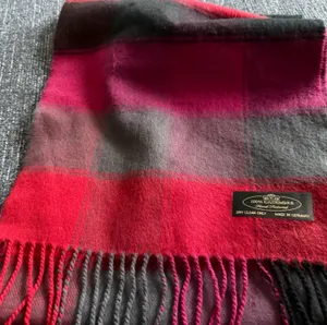 Luxurious 100% cashmere plaid scarf Red thumbnail 1
