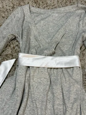 Hollister Y2K Gray Long Sleeve Mini Dress Top with White Satin Bow Belt thumbnail 2
