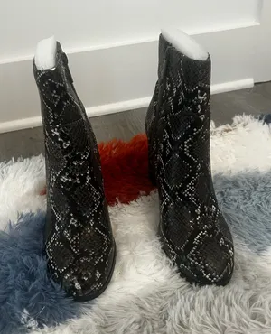 Snakeskin print booties Black Size 7.5 thumbnail 1