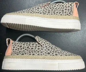 Hey Dude Women’s Size 7 Peyton Cheetah Beige Slip In Shoes thumbnail 1