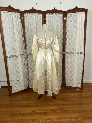 Beautiful Vintage 1940s/50s Liquid Satin Tea Length Wedding Gown thumbnail 7
