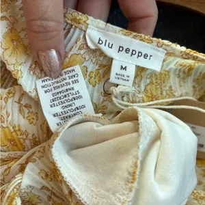 Blu Pepper Pleated Floral V-Neck Crop Top - Cream and Yellow thumbnail 6