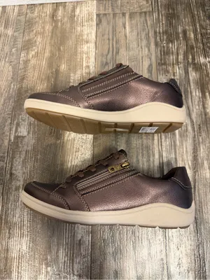 Clarks Women’s Metallic Bronze Low-Top Sneaker with Side Zip Size 8.5 thumbnail 10
