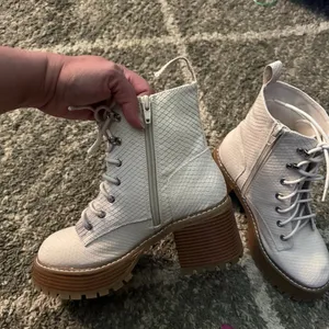 Stylish White Lace-Up Ankle Boots thumbnail 2