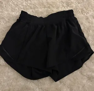 Lululemon Hotty Hot 2.5" Shorts Black thumbnail 1