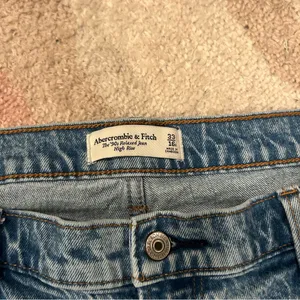 Abercrombie & Fitch High Rise 90s Relaxed Jeans thumbnail 3