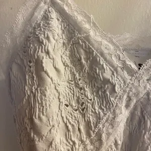 So Womens Juniors White Textured Lace Print Cami Camisole Tank Top XS Bust 28” thumbnail 3