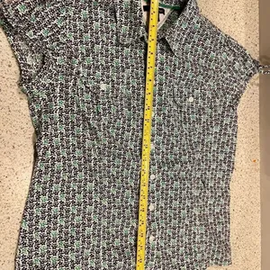 Tommy Hilfiger Floral Short Sleeve Button Down Short Sleeve Blouse Size Medium thumbnail 4