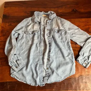 Urban Daisy Button-Up Shirt Womens‎ Size S Light Blue Chambray Denim Look thumbnail 1