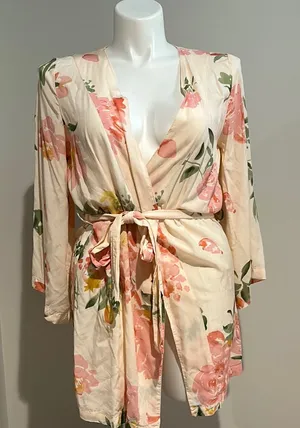 Plum Pretty Sugar floral robe size‎ small thumbnail 1