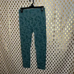 Blue leopard camo leggings booty scrunching seamless size L thumbnail 2