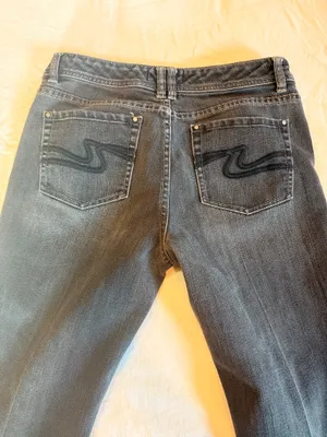 White House Black Market Blanc Bootcut Jeans Gray Wash Mid Rise Stretch Size 6R thumbnail 2