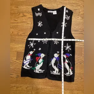 Capacity sweater vest. Winter Penguin scene. Size Medium Black thumbnail 4