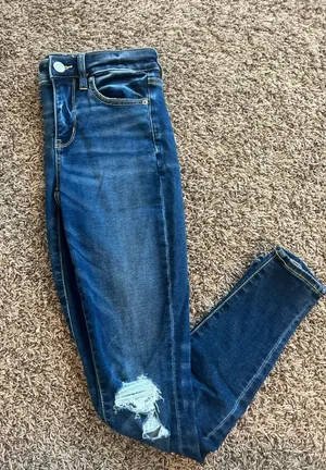 American Eagle Outfitters Ripped Skinnies thumbnail 1