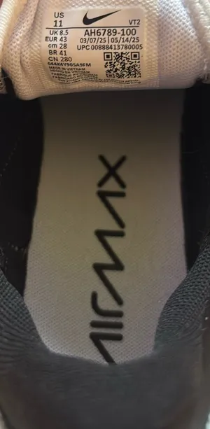Nike Women’s 270 Air Max Shoes thumbnail 3