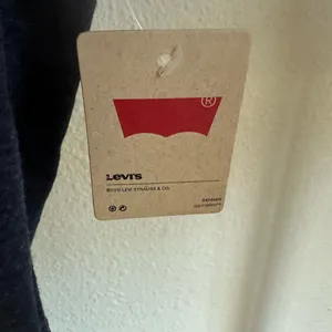 LEVI’S T-shirt. thumbnail 5
