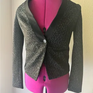 Leopard Print Black Blazer Size undefined thumbnail 2