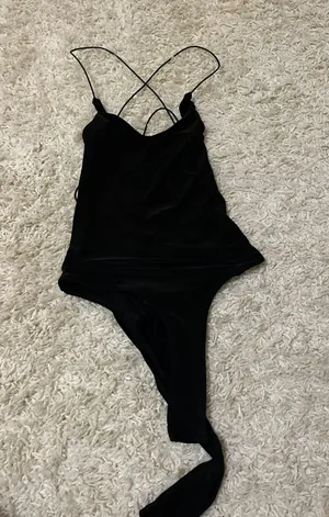 Pretty Little Thing Open Back Bodysuit Size 2 thumbnail 1