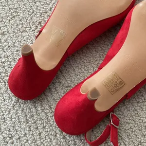 NEW Greatonu Bright Red Women’s Kitten Heels Suede Leather Size 39 Shoes NWOB thumbnail 10