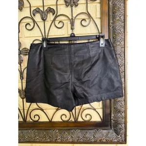 Trina Turk Black Leather Shorts Sz 4 Pockets Side Zip Winter Concert Vibes thumbnail 3