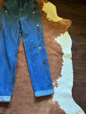 Vintage Lawman medium washed high rise jeans size 0 slim fit will measure upon request The only flaw on these jeans is the zipper is missing on the fly BUT that's such a easy fix. Price reflects. thumbnail 2