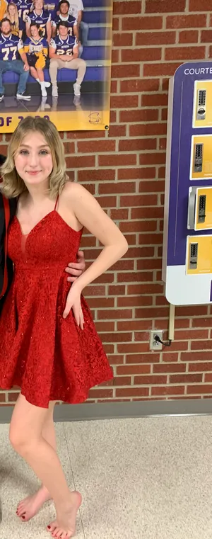 Red Homecoming Dress Size 2 thumbnail 3
