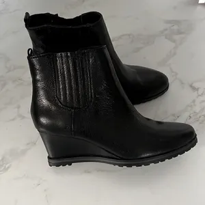 Ellen Tracy Leather Wedge Booties EUC thumbnail 4