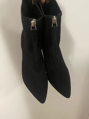 Black low boots Size 8.5 thumbnail 2