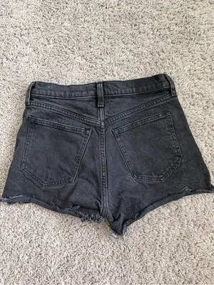 Abercrombie & Fitch The Mom Short High Rise thumbnail 4