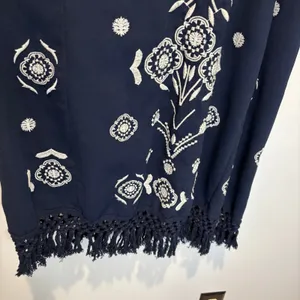 Abercrombie & Fitch Sleeveless Embroidered Shift Dress - size Medium thumbnail 4