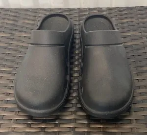 Oofos clogs shoes, women’s size 8 Black thumbnail 1