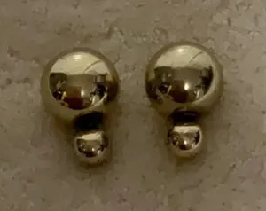 Earrings thumbnail 1