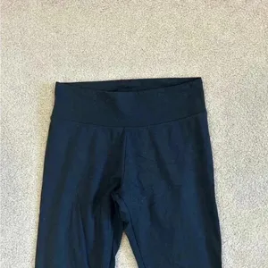 Aerie black high rise leggings in size medium thumbnail 2