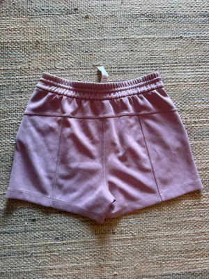 Lululemon Softstreme Shorts 4" thumbnail 2
