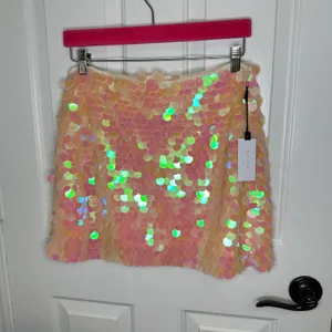 ASTR the Label BNWT Peach Sequin Luxoria Top + Darby Skirt Outfit Sz M Festival thumbnail 7