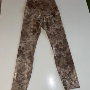 Lululemon Rose Gold Metallic Patterned Foil Leggings Comfortable Casual size 4 thumbnail 3