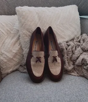 Etienne Aigner Vintage 1970 Burgundy Leather And Cream Loafers thumbnail 2