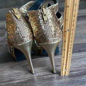 Socialite by: Shoe dazzel sz 8.5 gold Y2K‎ platform stilletto glitter heels thumbnail 3