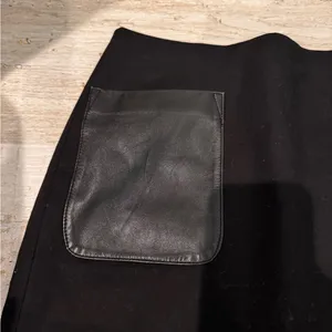 Club Monaco Black Pencil Skirt with Leather Pockets Size 0 thumbnail 3