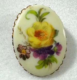 Vintage Estate Womens Glass Floral Brooch Pin Statement Piece Metal Back 1.7” thumbnail 1