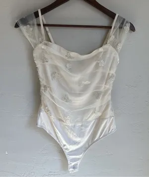 Le Lis Collection Womens Large Cream Mesh Butterfly Embroidered Bodysuit NWT thumbnail 1