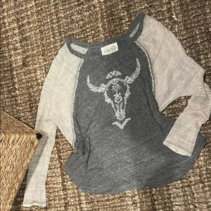 Free People We The Free Bull Skull Embroidered Raglan Long Knit Sleeve Gray Top Size Medium thumbnail 1