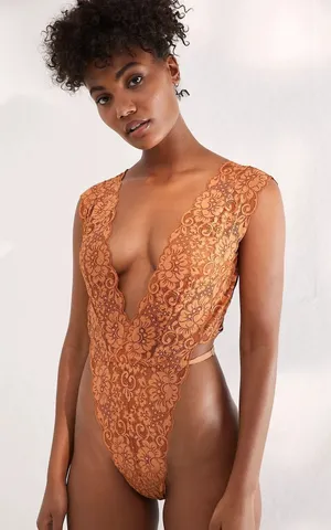 NEW Free People HAH Brown Sugar Cut to the Chase Lace V-neck Boho Bodysuit XS thumbnail 1