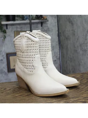 NWT DV Dolce Vita Leather Pull-On Pointed Toe Western Booties Ivory Off White 8M thumbnail 6