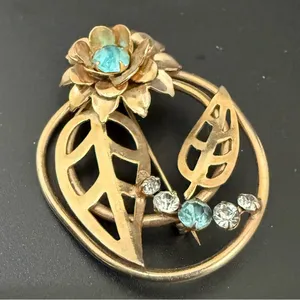 Vintage Unsigned Gold-tone Light Blue Rhinestone Flower Floral Spray Brooch 10g. thumbnail 6