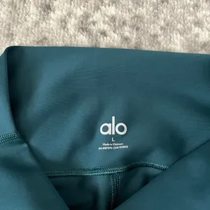 Alo High-Waist Airlift Legging in Galactic Teal thumbnail 3