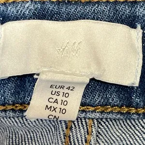 H&M Womens Blue High Rise Medium Wash Wide Leg Baggy Palazzo Denim Jeans Size 10 thumbnail 4