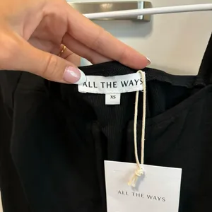 Revolve All The Ways Black Top NWT thumbnail 4