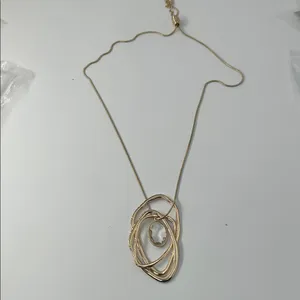 Elegant Gold Pendant Necklace thumbnail 5