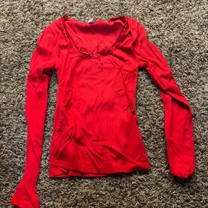 Old Navy Active Long sleeve red lace top thumbnail 1